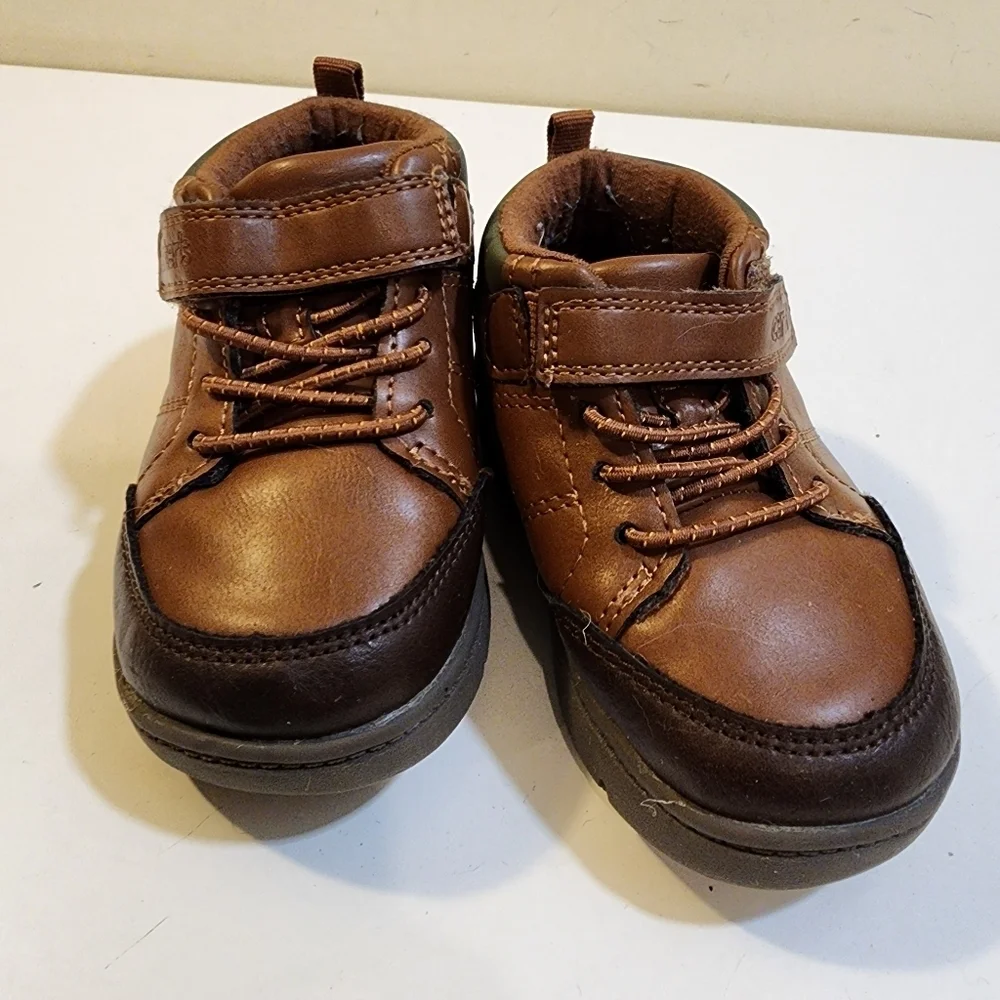 Carter's baby's brown booties size 5.5M
